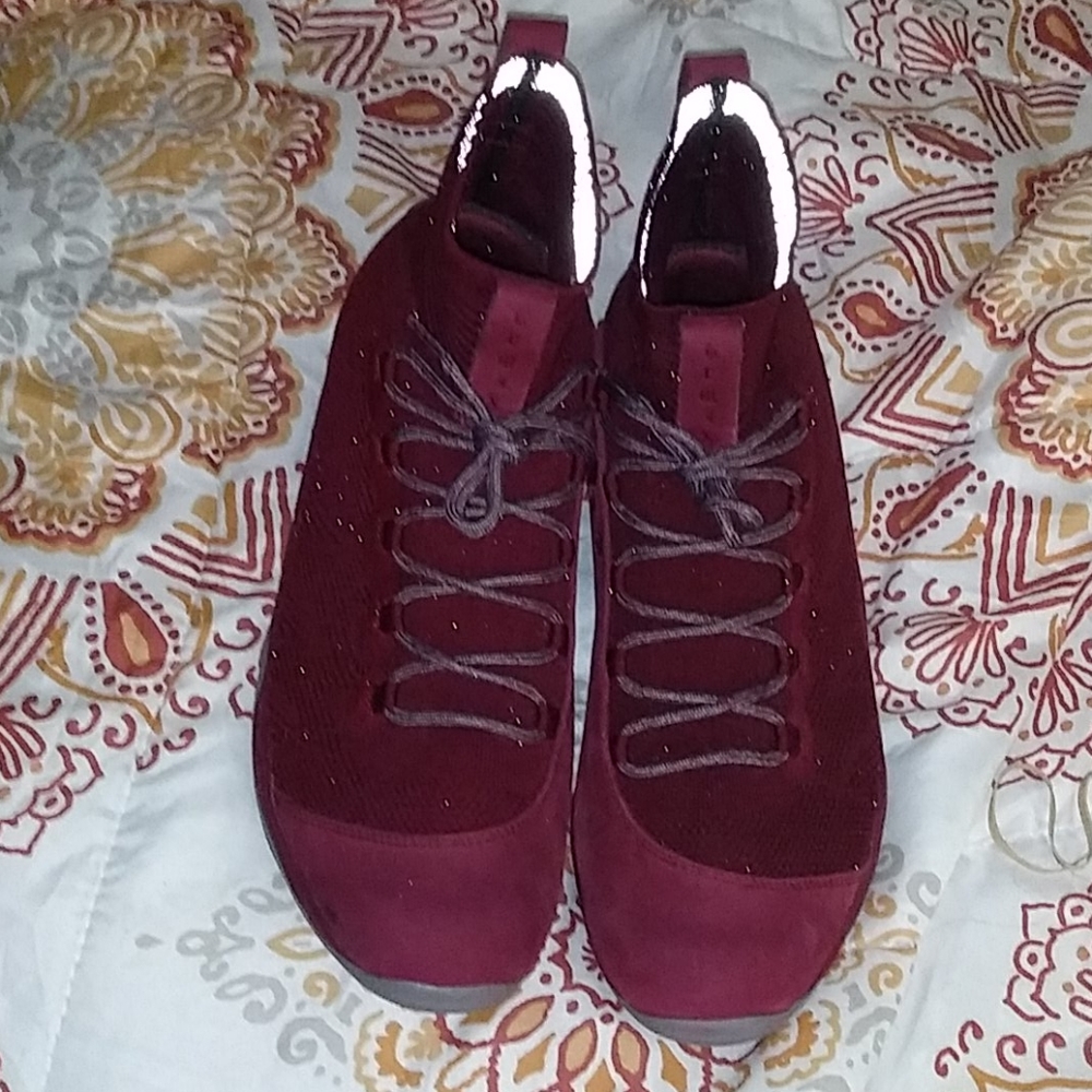 Mens basketball shoes.